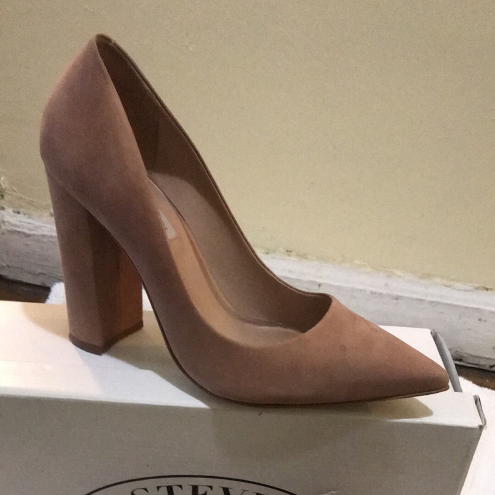 Pointed shoes